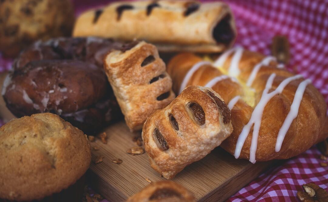 Si cenas diario pan con café, podrías estar fallando en tu requerimiento diario de nutrientes. Foto: Unsplash