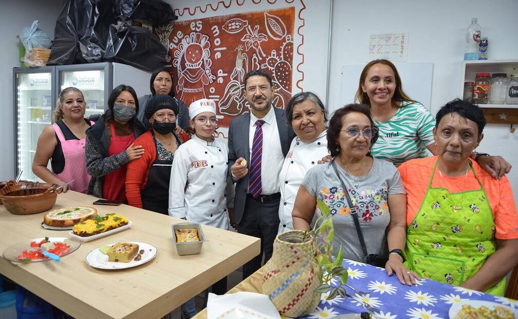 En el Pilares de la colonia Atlampa, el Jefe de Gobierno, Martí Batres, encabezó la entrega de más de un millón 200 mil pesos del Programa de Mejoramiento Barrial 2024