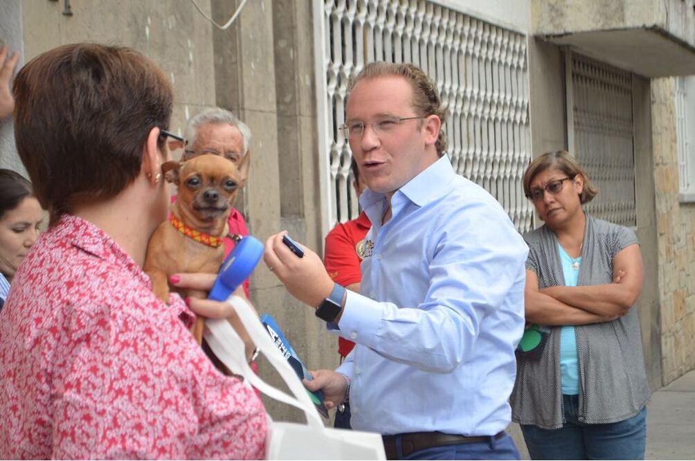 Recorrido del candidato del Frente, Santiago Taboada, en la colonia Merced Gómez y San Simón Ticumac (Foto: Brenda Alcántara / EL UNIVERSAL)