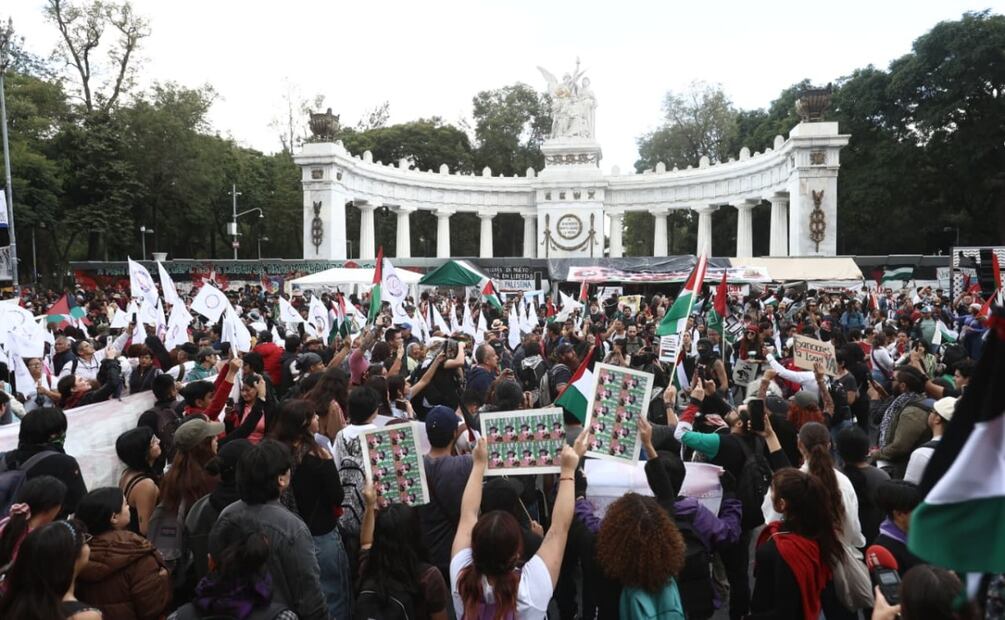 Comienza la marcha de colectivos pro Palestina hacia la embajada de Estados Unidos en México (7/10/2025). Foto: Gabriel Pano / EL UNIVERSAL