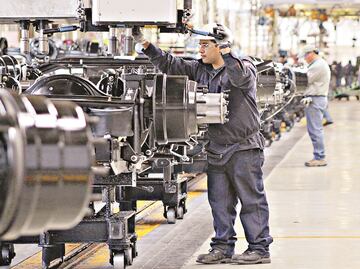 Car exports decrease 0.8% in August