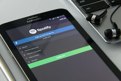 Spotify pierde 86 millones de euros en segundo trimestre; suscriptores "prémium" aumentan 12%