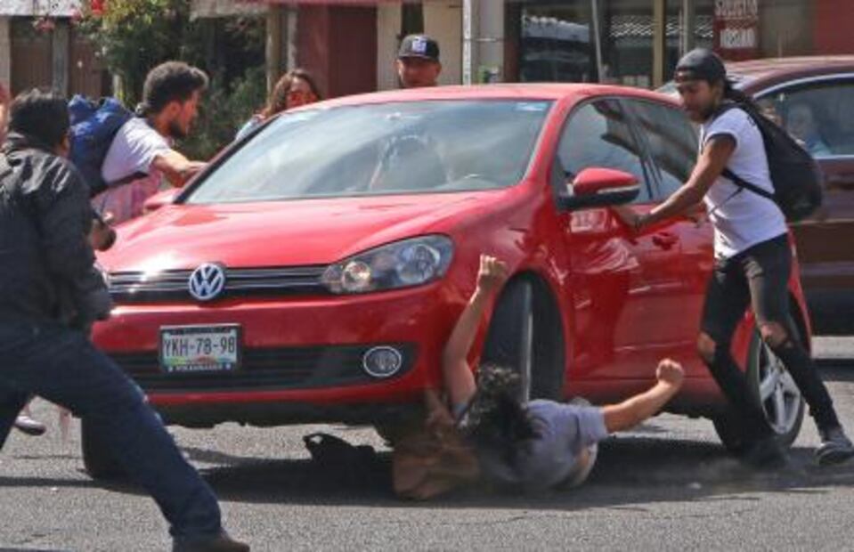 Atropellan a joven durante protesta contra gasolinazo en Puebla