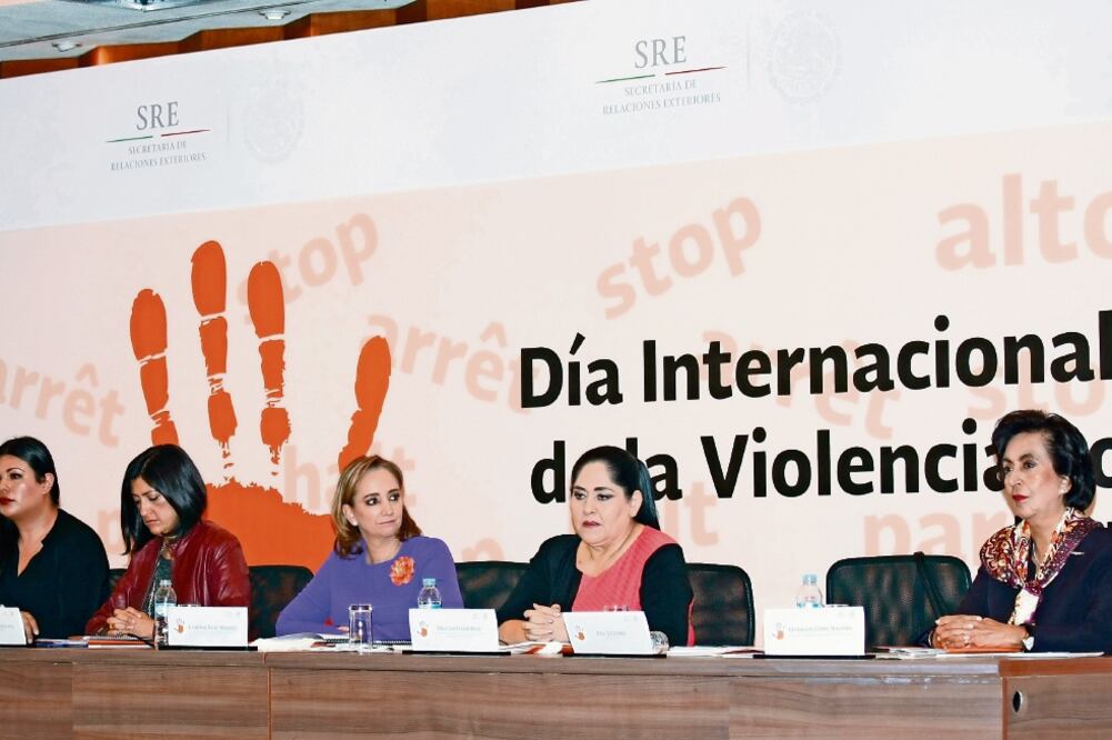 En la SRE se conmemoró el Día Internacional de la Eliminación de la Violencia contra la Mujer. En la gráfica Laura Plascencia, presidenta de la Comisión de Igualdad de Género de la Cámara de Diputados (IRVIN OLIVARES. EL UNIVERSAL)