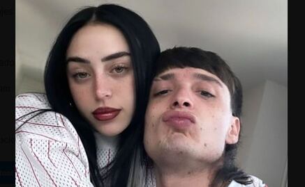 Peso Pluma presume foto apapachado por Nicki Nicole y divide opiniones