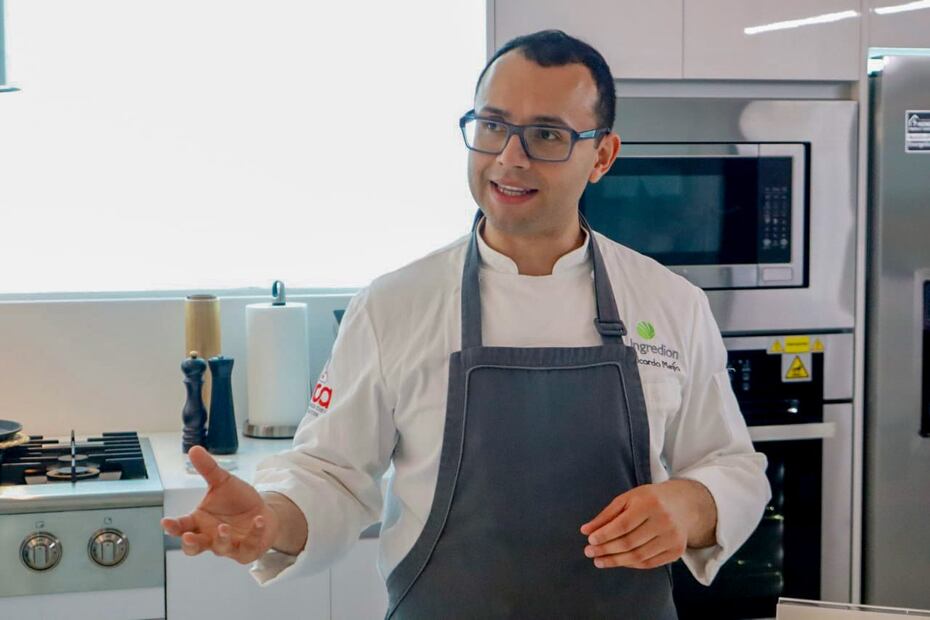 "Las soluciones alimenticias se pueden utilizar para crear alimentos con sabor y textura mejorados", explica el Chef Ricardo Mejía. Foto: Gabriel Ramírez / EL UNIVERSAL