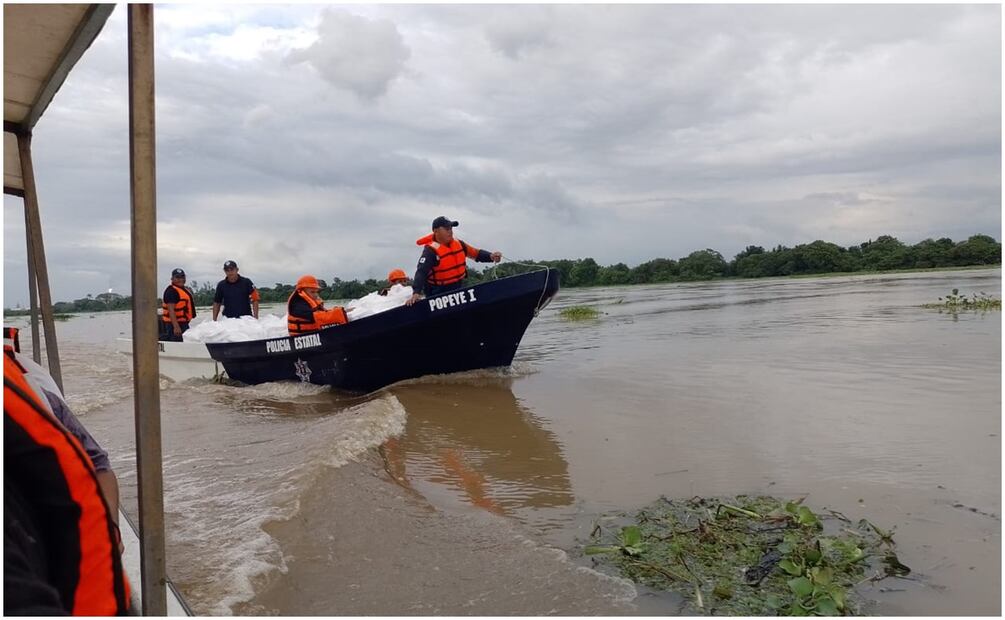 Este 24 de octubre, la crecida del Río Coatzacoalcos en Veracruz inunda el municipio de Minatitlán. Foto: Especial