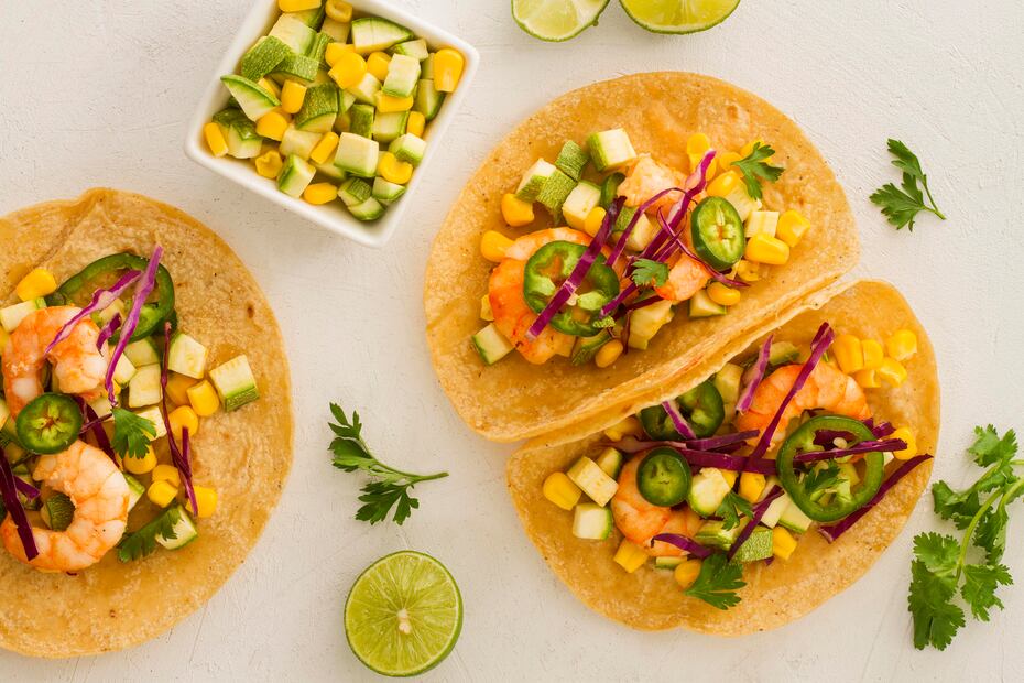 Desde los clásicos hasta opciones con mariscos o vegetales, la taquiza se adapta a todos los gustos y estilos de celebración. Foto: Freepik