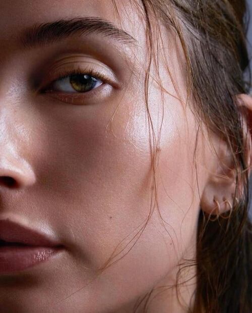 Hailey Bieber lanza su línea de belleza “Rhode Skin” 