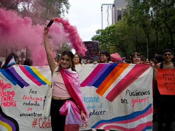 Mujeres asisten a la Marcha Lencha 2025; denuncian crímenes de odio, transfeminicidios y lesbicidios