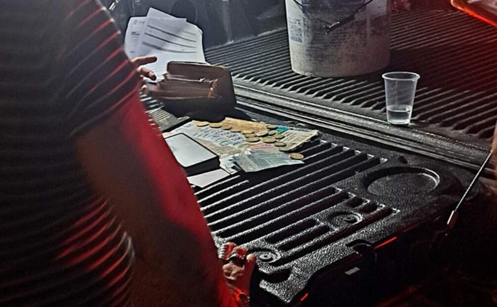 A la mujer también le encontraron 10 mil pesos que supuestamente le habían robado (15/04/2025). Foto: Especial