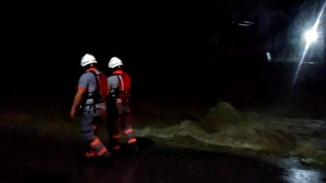 ​Lluvias provocan cierres viales en Nuevo León