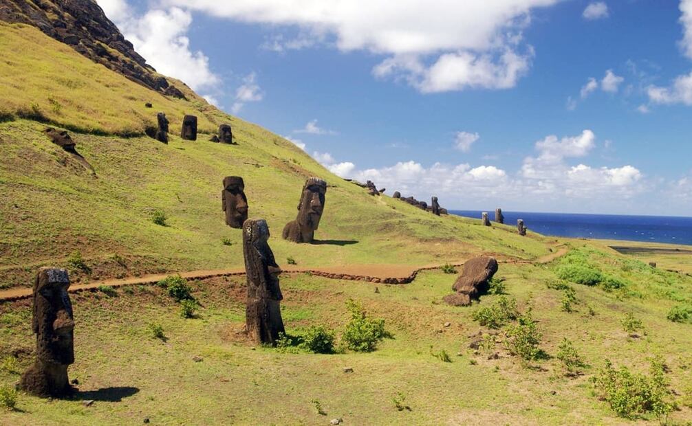 Los mismos leprosos de la Isla de Pascua enterraban a sus compañeros, pues ninguna autoridad tenía capacitación o intención de acercarse a los “lazarinos”. De acuerdo con la Revista Chilena de Infectología, la lepra permitió que Chile saqueara la riqueza natural de Rapa Nui, pues los nativos no podían salir de sus poblados; los últimos leprosos se curaron en los 90. Foto: Wikimedia Commons.