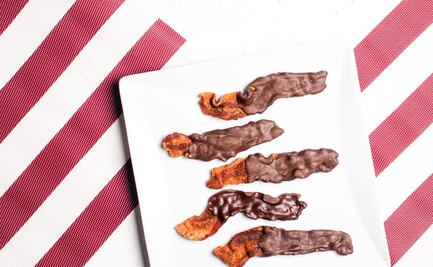 ¿Fan del tocino? festéjalo en su día con chocolate fundido