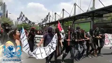 Encapuchados realizan pintas en Rectoría, a un año del ataque a estudiantes del CCH