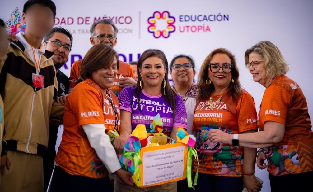 El programa inició este sábado en escuelas primarias y secundarias de 5 alcaldías
Foto: Especial.