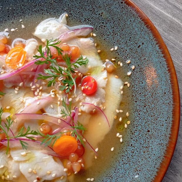 Sashimi de Kampachi con salsa oriental, homenaje a la Nao de China