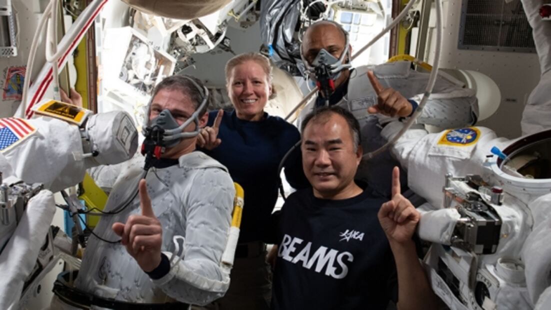 Astronautas de la EEI sobrevolarán este domingo el estadio del Super Bowl en Florida