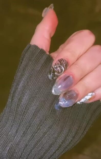 Las uñas 3D de Danna Paola serán la tendencia más original del 2022