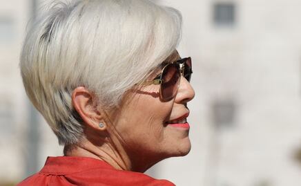 La fruta que deben incorporar a su dieta las mujeres en etapa menopáusica para cuidar la microbiota intestinal y la salud de sus huesos