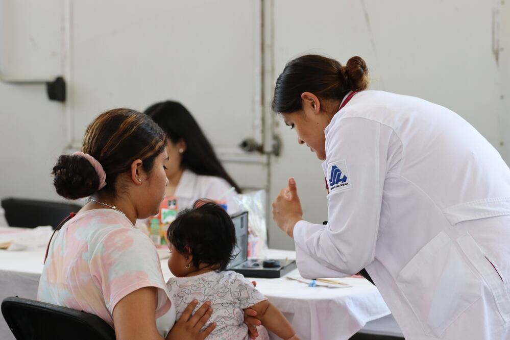 Inicia este martes 15 de octubre de la Campaña Nacional de Vacunación contra la Influenza y Covid-19 para la temporada invernal 2024-2025. Foto: Especial