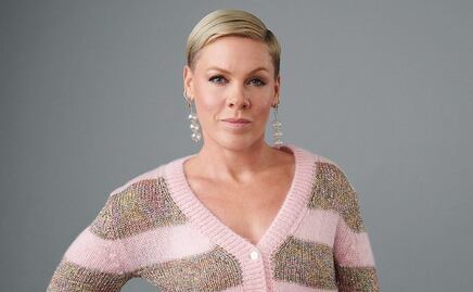 Fan de Pink lanza cenizas de su mamá al escenario en concierto y su reacción se viraliza