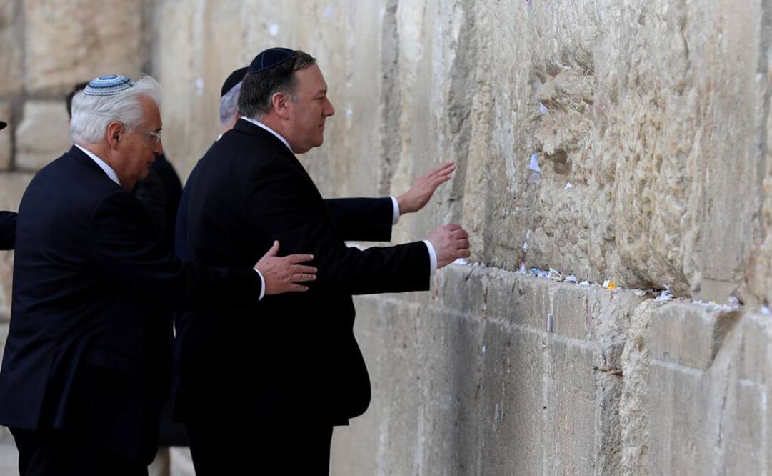 Mike Pompeo,visitó el jueves el Muro de los Lamentos en Jerusalén Este junto al primer ministro israelí, Benjamin Netanyahu (Foto: Reuters)