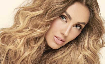 Anahí regresa la tendencia de mostrar la ropa interior
