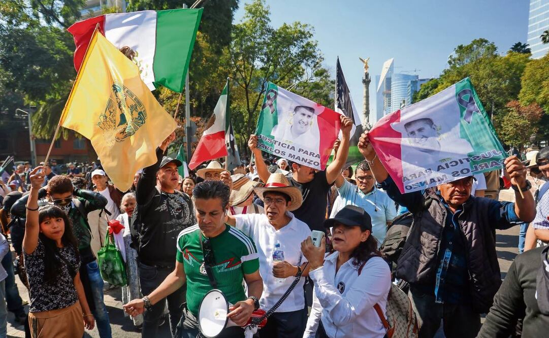 Los manifestantes del Movimiento del Sombrero y la Generación Z recorrieron Paseo de la Reforma en medio de un amplio operativo policial. Foto: Luis Camacho / EL UNIVERSAL
