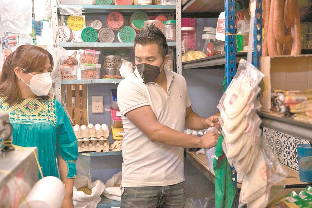 De acuerdo con datos del Inegi, en México hay un millón 200 mil pequeños comercios que sustentan a más de 3 millones de personas. Fotos: ESPECIALES