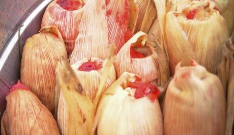 Día de la Candelaria llena de tamales el Centro Histórico; tradición reúne a familias desde temprano