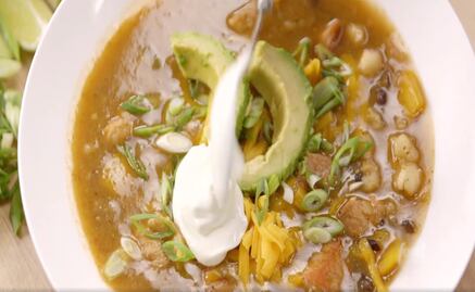 Esto lleva el pozole que se volvió viral de la chef Ina Garten