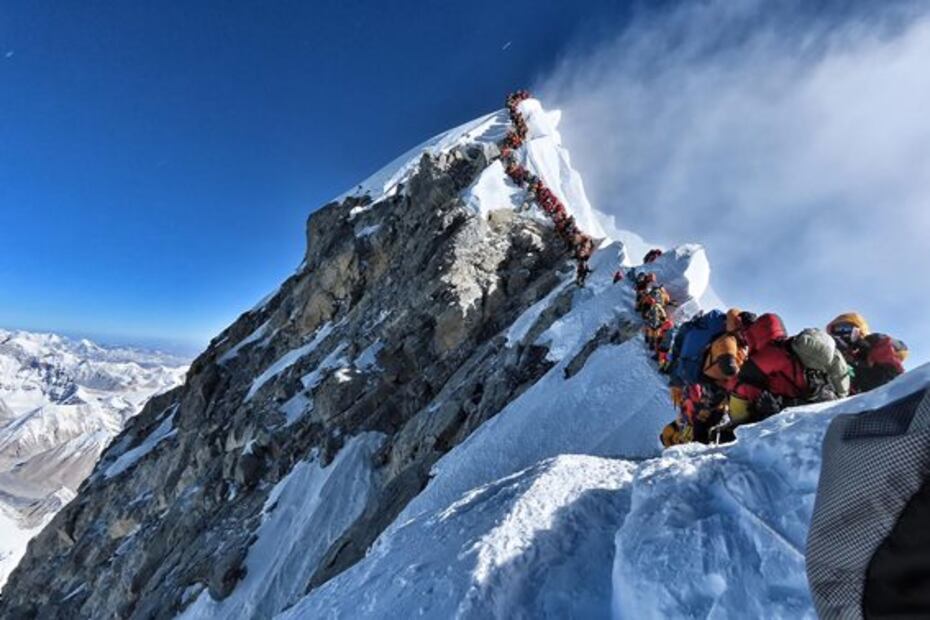 Temporada de ascenso al Everest deja 11 muertos y varios récords