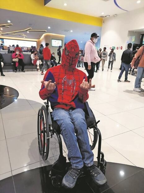 Se visten de héroes por un día fans de Spider-Man