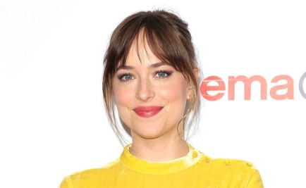 Dakota Johnson está feliz con Chris Martin