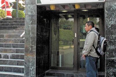 Rezago de cajeros de Banjercito pega a cuentahabientes 