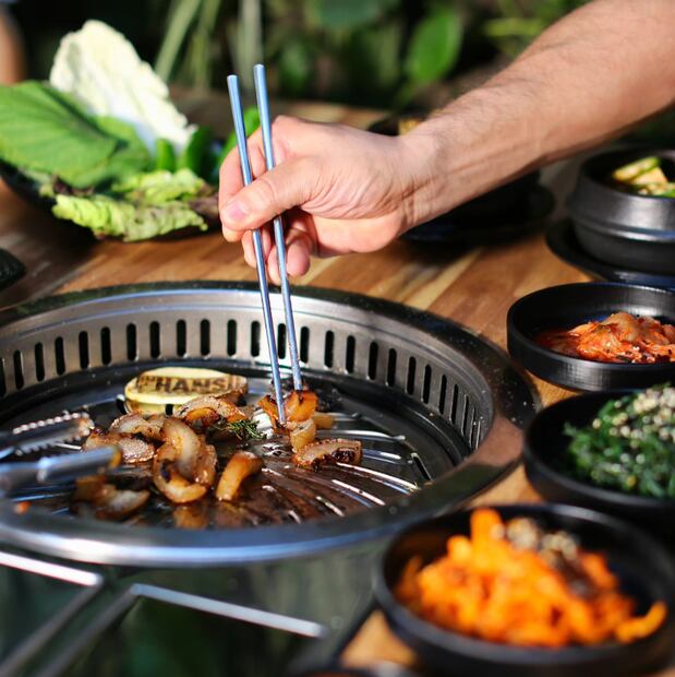 Kkeobdegi o cuero de cerdo. Foto: Ig @hansik_koreanbbq
