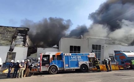 VIDEO: Fuerte incendio consume bodegas de parque industrial en Querétaro
