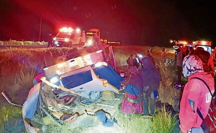 Mueren cinco jornaleros tras volcadura de un autobús