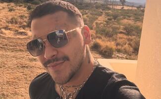 Nodal y Albarrán aparecen en el “tendedero” de incumplidos del 8M