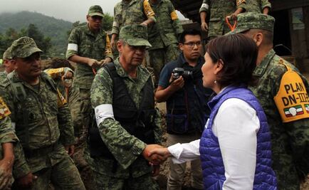 Rosario Robles recorre localidades afectadas por "Earl"