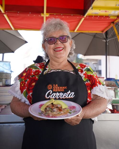 La Guerrerense festeja 60 años de servir los mariscos "de carreta" más populares en Ensenada