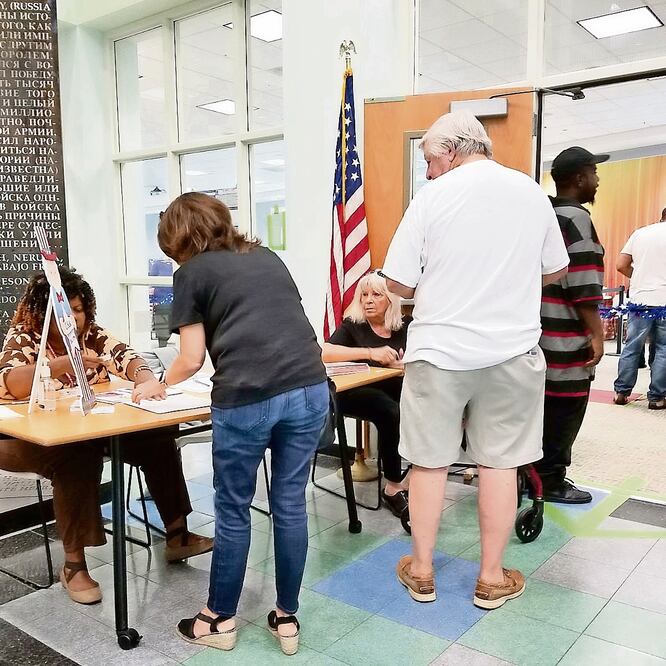 El voto anticipado siguió ayer en Miami, Florida, donde los hispanos son el grupo minoritario más importante. Foto: INDER BUGARIN. EL UNIVERSAL