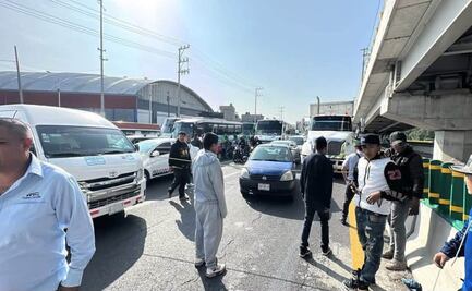 Transportistas bloquean la México-Puebla; exigen frenar asaltos y homicidios en la autopista