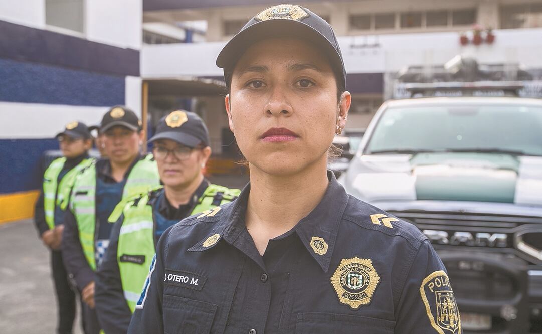 Itzania Otero (centro) dijo que no sólo la marcha fue histórica, sino la preparación que ella y sus elementos tuvieron, pues realizaron por primera vez reuniones con ONG, derechos humanos y mandos de mujeres de la SSC. GERMÁN ESPINOSA. EL UNIVERSAL