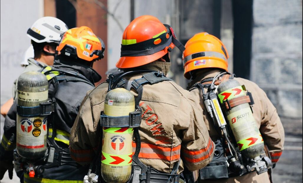 Bomberos combaten un incendio en una empresa de químicos en Escobedo, Nuevo León, el miércoles 10 de septiembre de 2025. Foto: especial