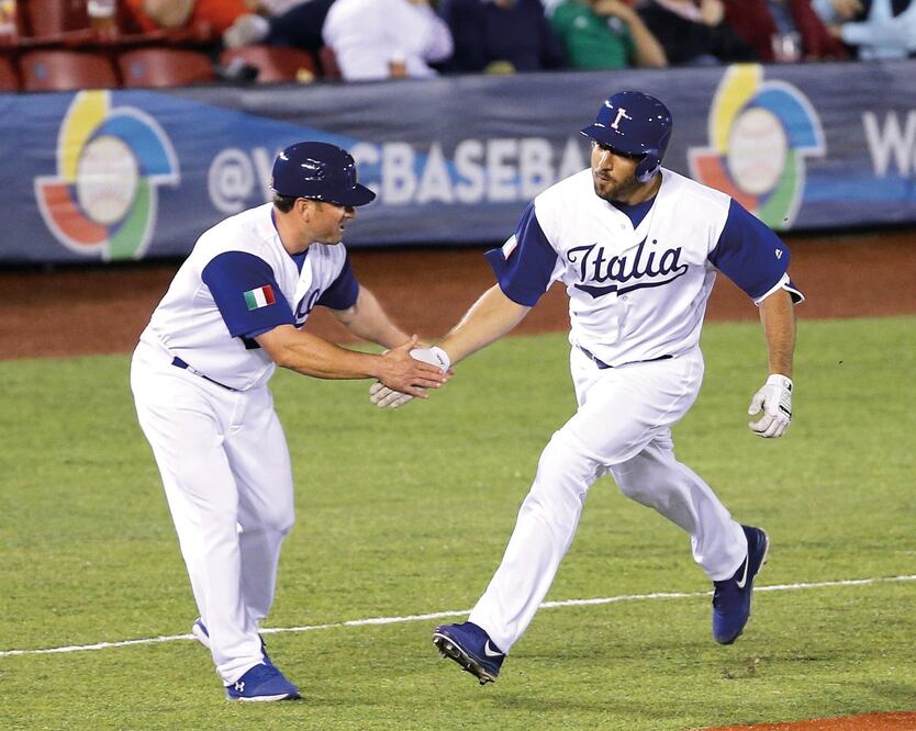 Los italianos consiguieron cinco carreras en el inning noveno para dejar tendido a México (JOSÉ MÉNDEZ. EFE)