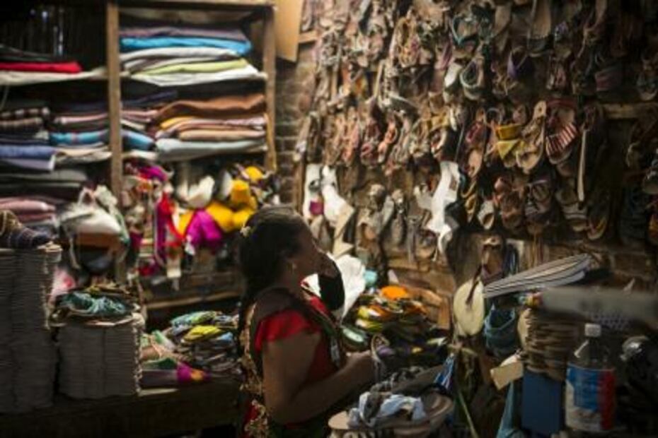 Mujeres llevan el calzado de Oaxaca a los pies del mundo