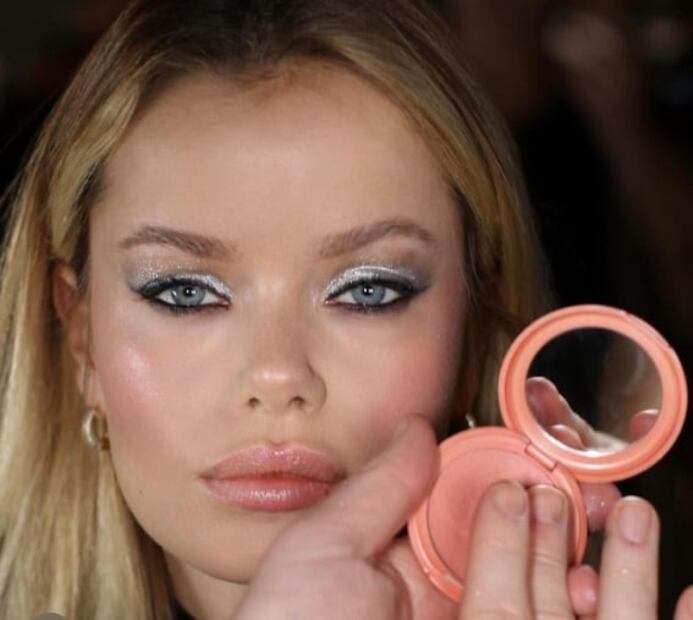5 formas de dominar la tendencia de sombras plateadas 