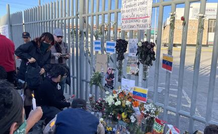 Tras incendio, llenan de recuerdos y consignas muros del INM en Ciudad Juárez 